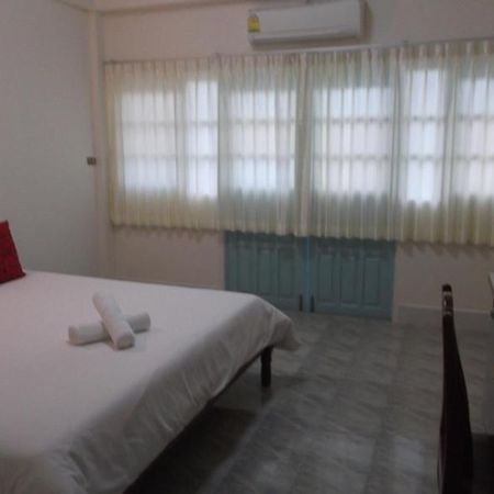 Albatross Guesthouse @ Thungwualaen Beach Pathiu Exterior photo