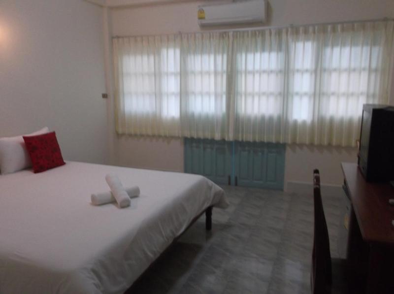 Albatross Guesthouse @ Thungwualaen Beach Pathiu Exterior photo