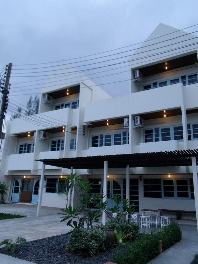 Albatross Guesthouse @ Thungwualaen Beach Pathiu Exterior photo