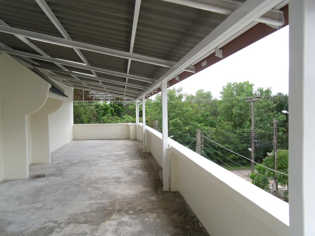 Albatross Guesthouse @ Thungwualaen Beach Pathiu Exterior photo
