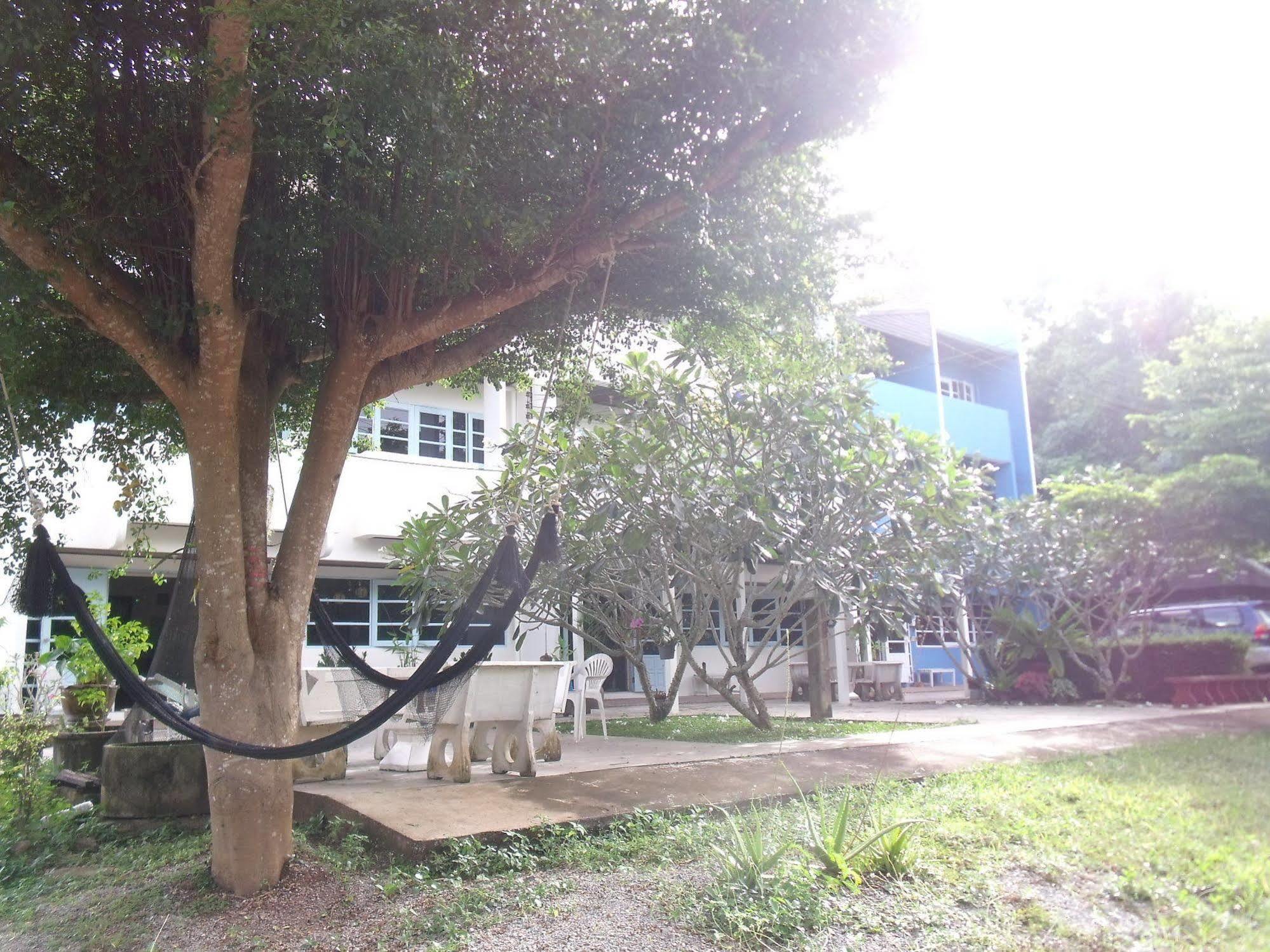 Albatross Guesthouse @ Thungwualaen Beach Pathiu Exterior photo